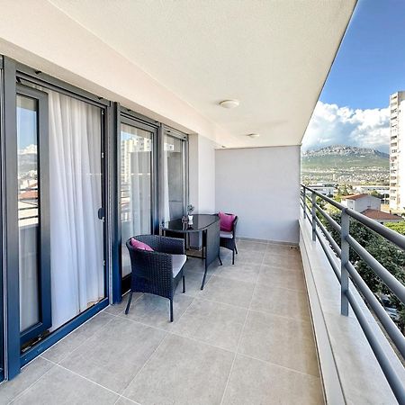 S'Akvarel 4 - Private Garage Apartment สปลิท ภายนอก รูปภาพ