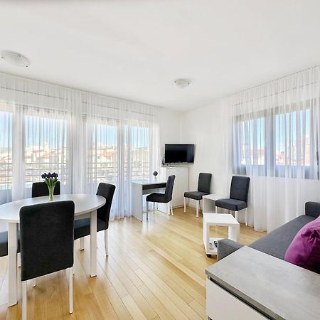 S'Akvarel 4 - Private Garage Apartment สปลิท ภายนอก รูปภาพ