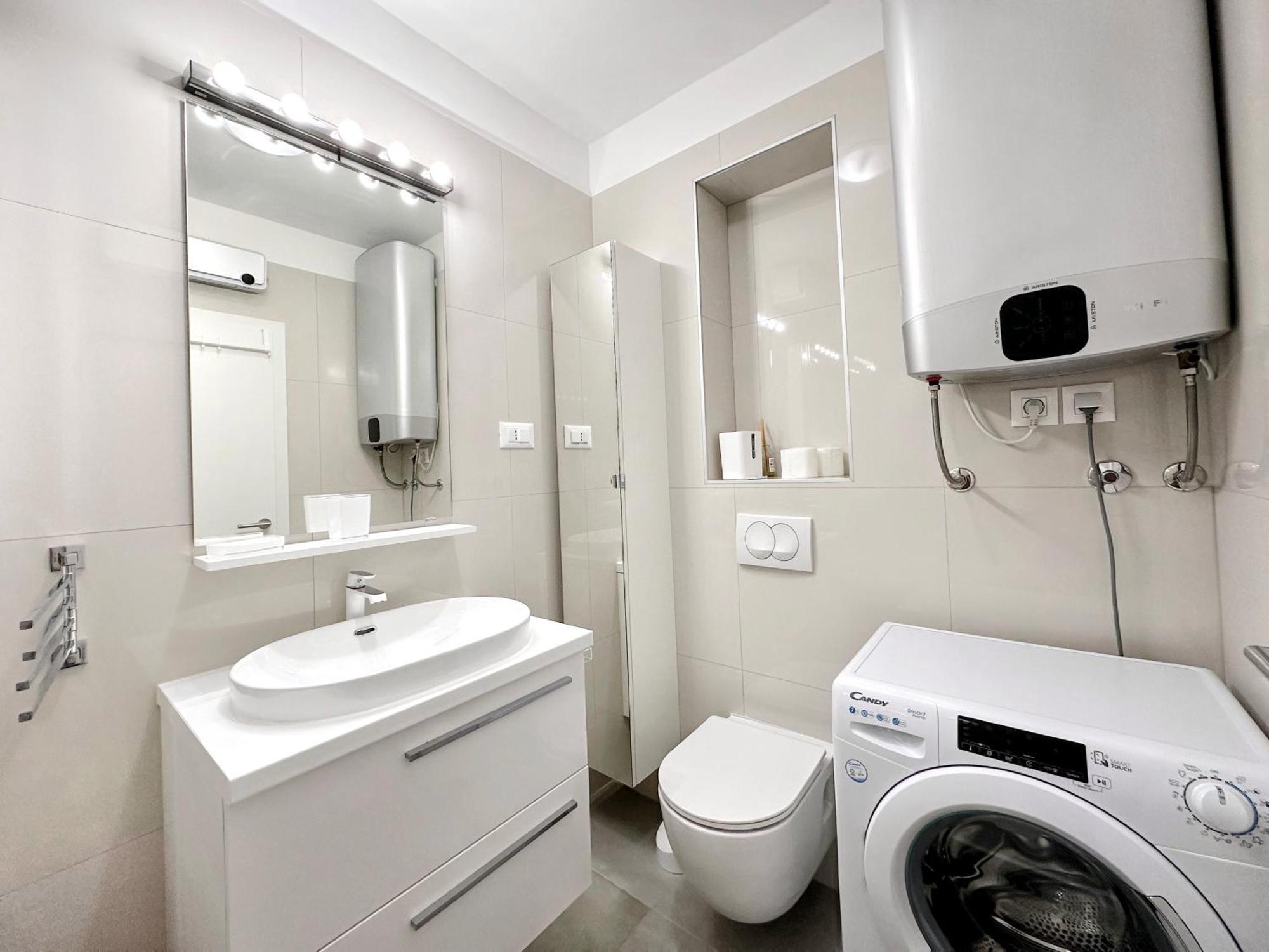 S'Akvarel 4 - Private Garage Apartment สปลิท ภายนอก รูปภาพ