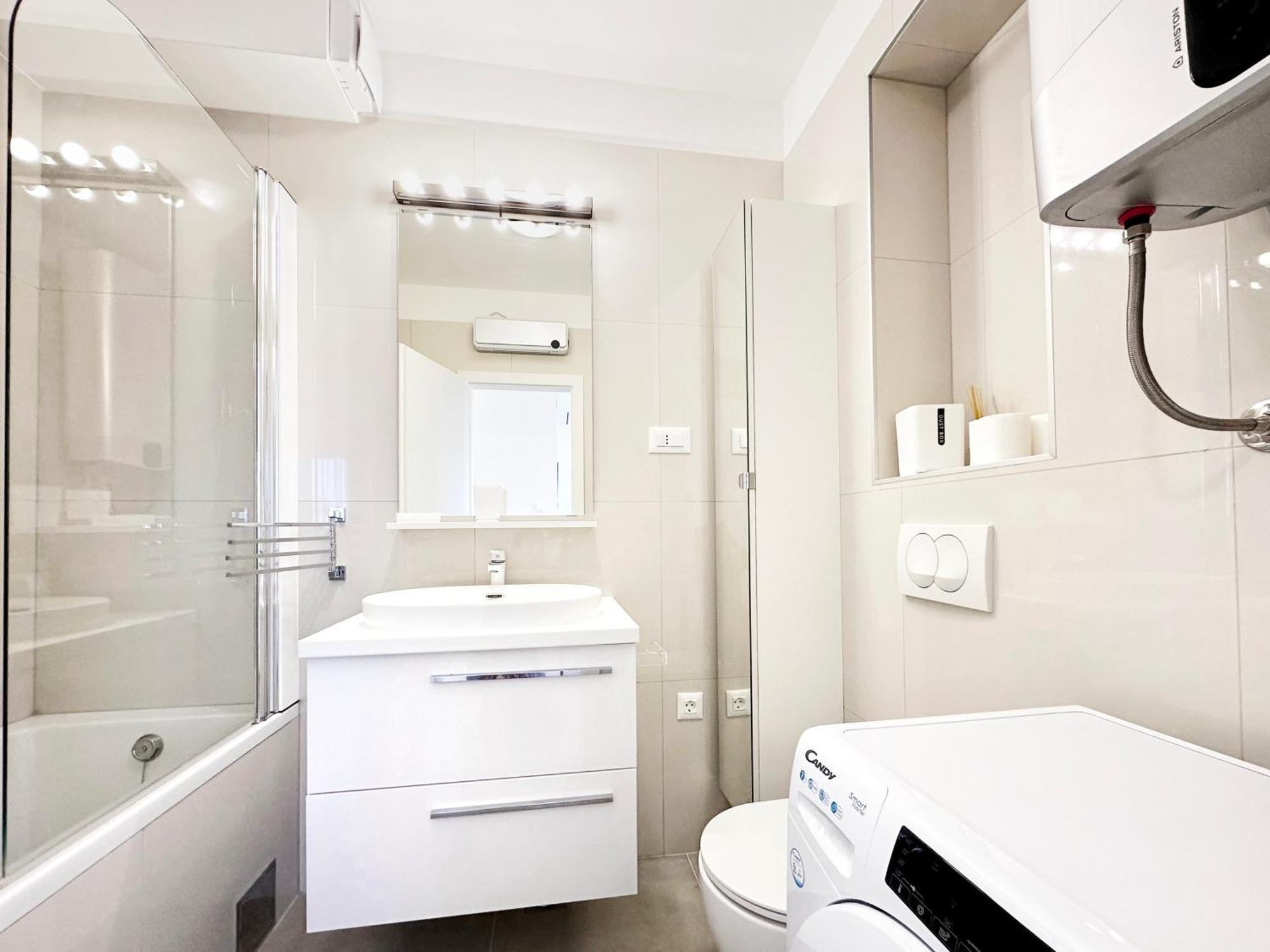S'Akvarel 4 - Private Garage Apartment สปลิท ภายนอก รูปภาพ