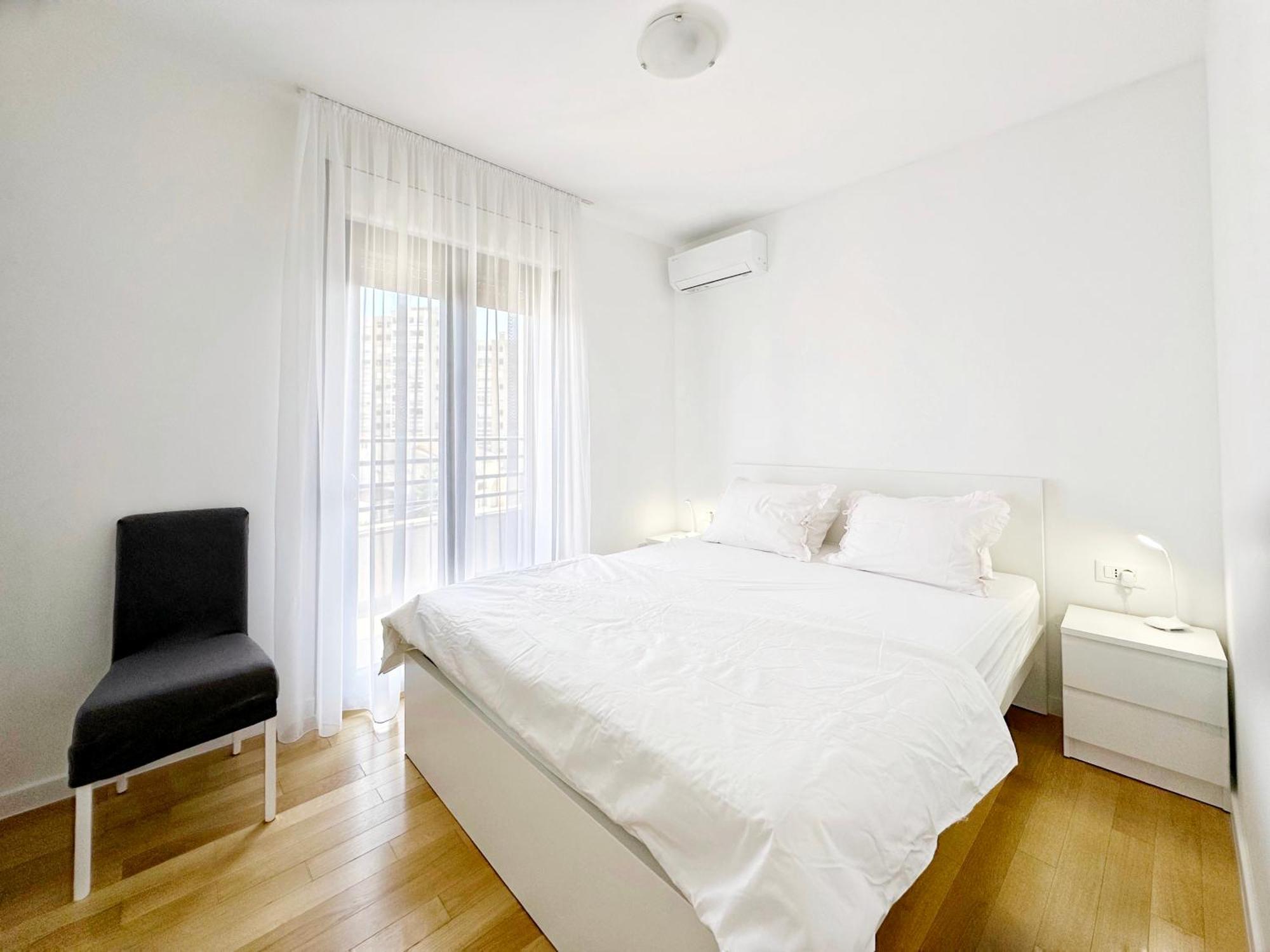S'Akvarel 4 - Private Garage Apartment สปลิท ภายนอก รูปภาพ