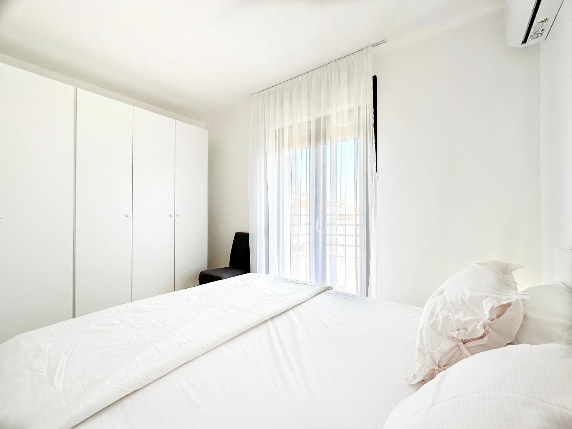 S'Akvarel 4 - Private Garage Apartment สปลิท ภายนอก รูปภาพ