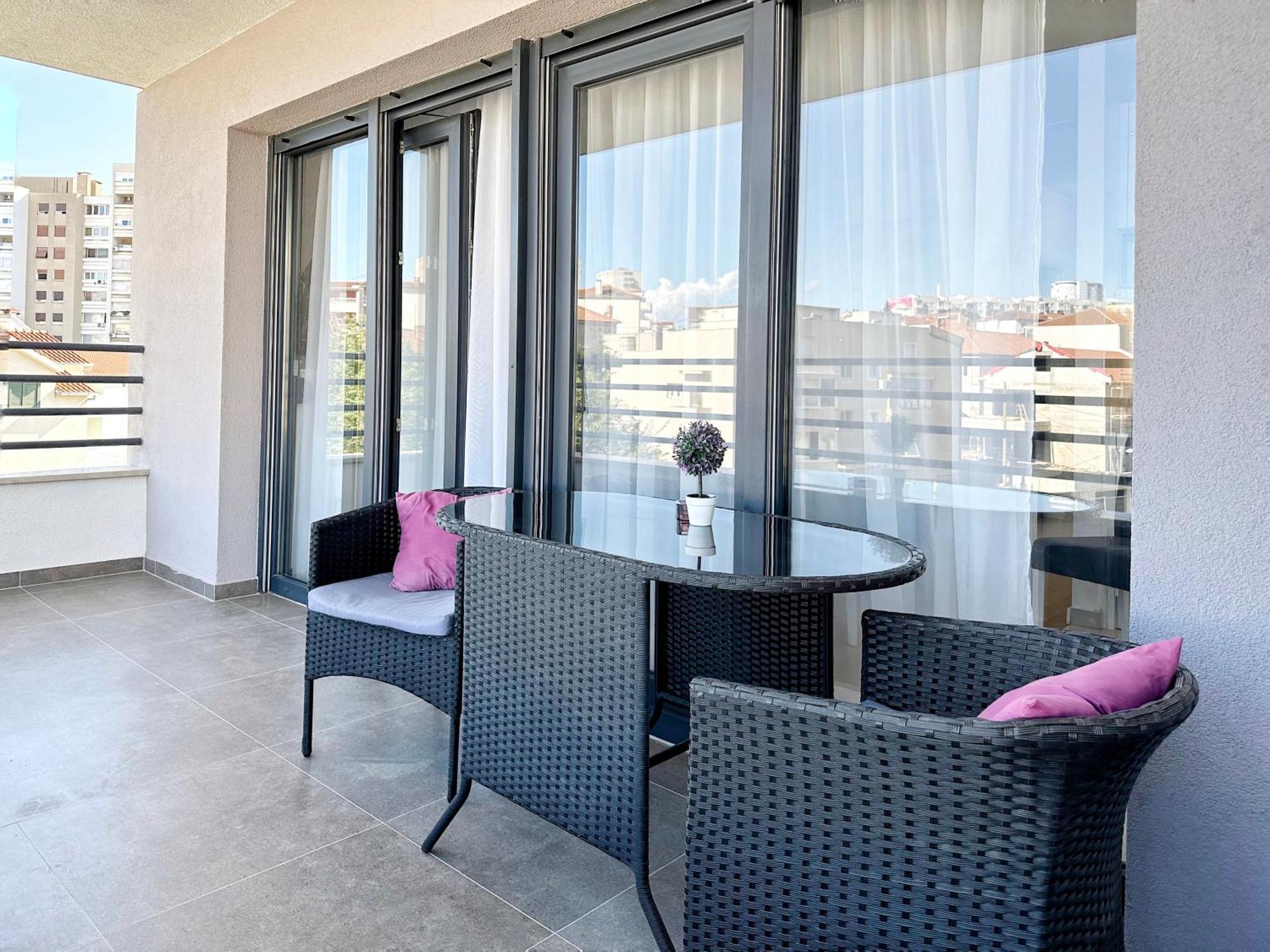 S'Akvarel 4 - Private Garage Apartment สปลิท ภายนอก รูปภาพ