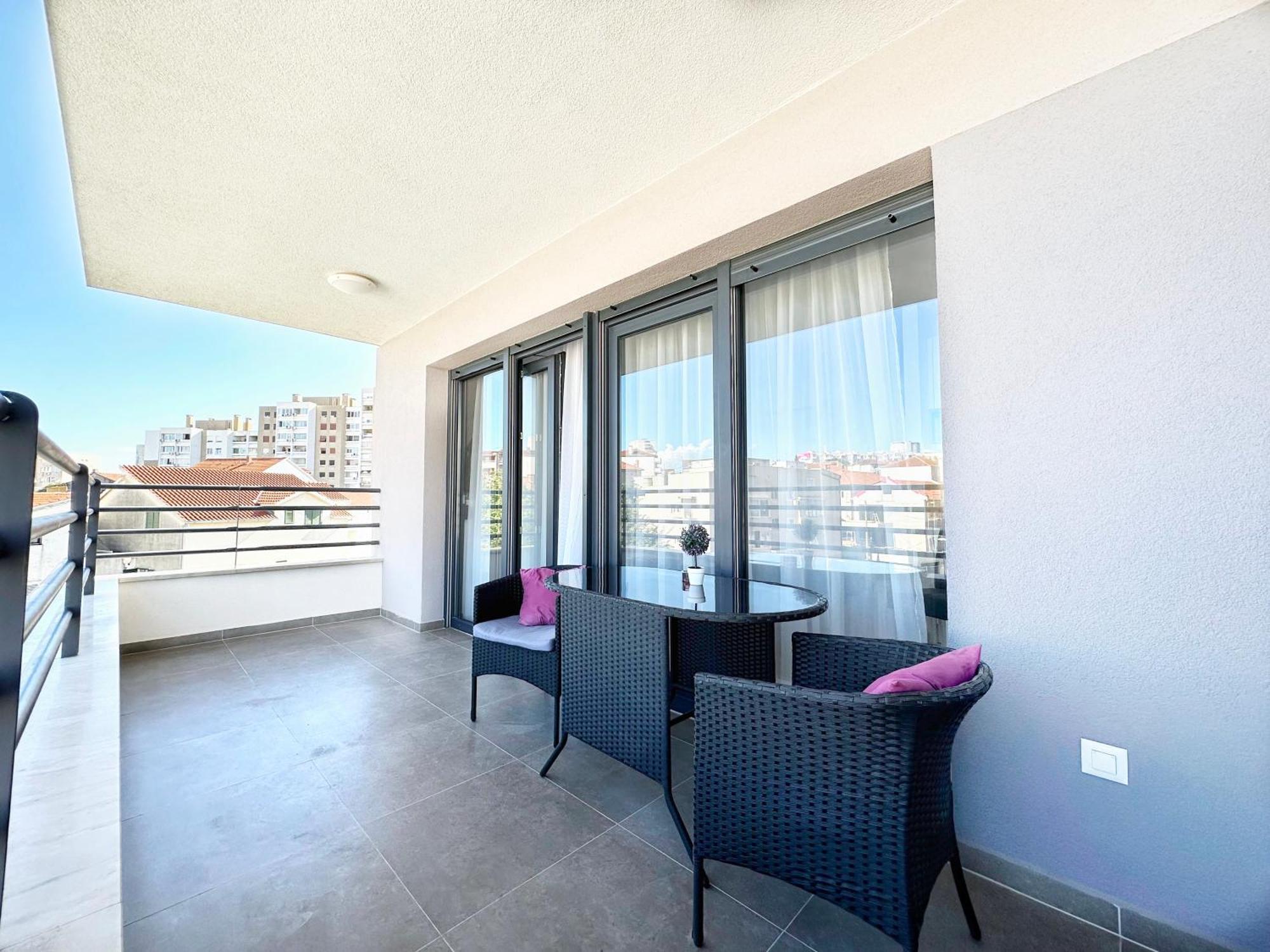 S'Akvarel 4 - Private Garage Apartment สปลิท ภายนอก รูปภาพ