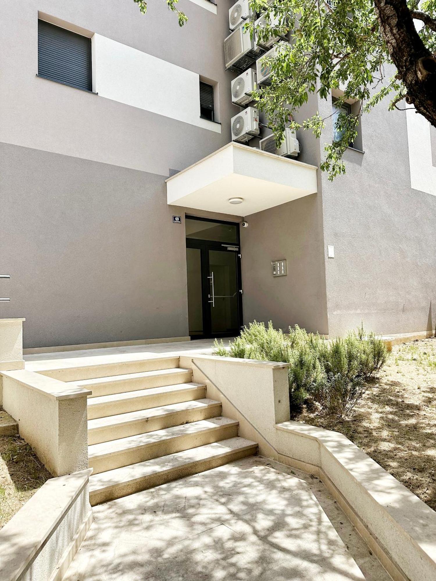 S'Akvarel 4 - Private Garage Apartment สปลิท ภายนอก รูปภาพ